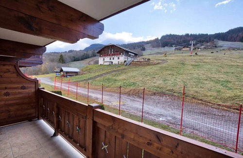 Flumet Apartment | Residence Le Schuss 1 - Apartment on the snow front of the Evettes