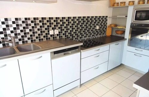 Aix-les-Bains Apartment | Residence Les Aiguieres - Ideally located on the shores of the lake, nice 3 rooms!