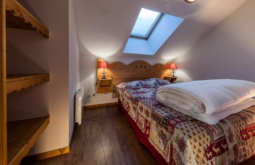 Abries Apartment | Residence Les Balcons du Viso *** - 2 Room Apartment 4/6 People Mountain Corner