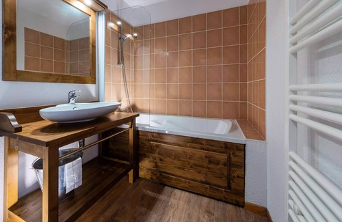 Abries Apartment | Residence Les Balcons du Viso *** - 2 Room Apartment 4/6 People Mountain Corner