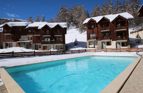 Puy-Saint-Vincent Ski Chalet | Residence Parc Aux Etoiles - Chalets for 7 People