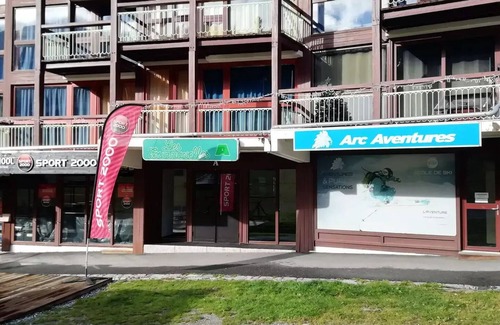 Arc-1800 Apartment | Residence Tournavelles - Apartment 4 rooms 8 people with view on the slopes, skis at the feet and close to shops in the village of Villards to