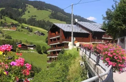 Areches Apartment | Residence Val Blanc 1 - Apartment 4 to 5 people center village, close to shops and slopes
