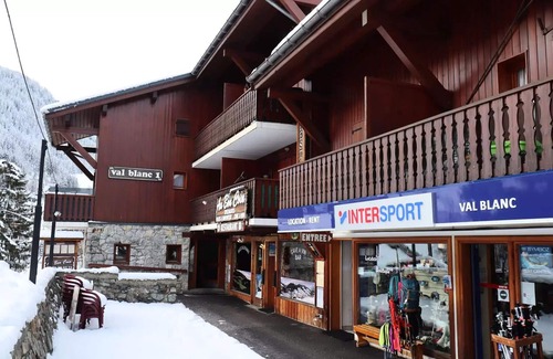Areches Apartment | Residence Val Blanc 1 - Apartment for 5 people, south in the heart of the village, near ski lifts