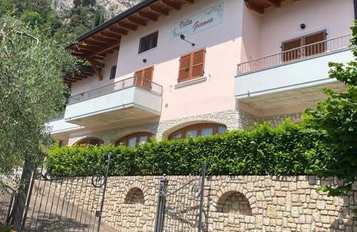 Limone sul Garda Apartment | Residence Villa Gianna Three-room apartment with lake view for 3 people
