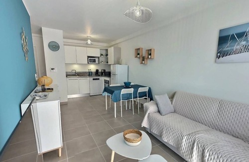 Serignan Apartment | Residence with swimming pool