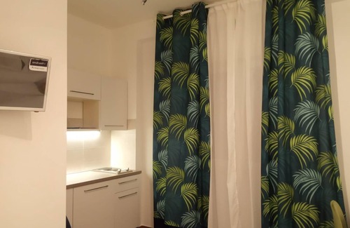 Municipio 2 Apartment | Residences Sorrentino 12 people -central station Bari