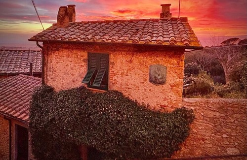 Casale Marittimo House | Residenza Artistica su due piani