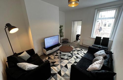 Gateshead Apartment | ResiLets - Brighton Road, Central, 2 Mile From NCL