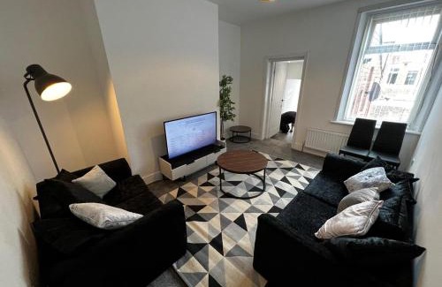 Gateshead Apartment | ResiLets - Brighton Road, Central, 2 Mile From NCL