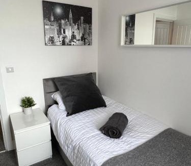 Gateshead Apartment | ResiLets - Brighton Road, Central, 2 Mile From NCL