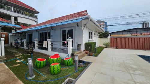 Pratumnak Hill Villa | Resort 1-Huge Pool, BBQ, 300m-Beach, 8 mins to Walking Street