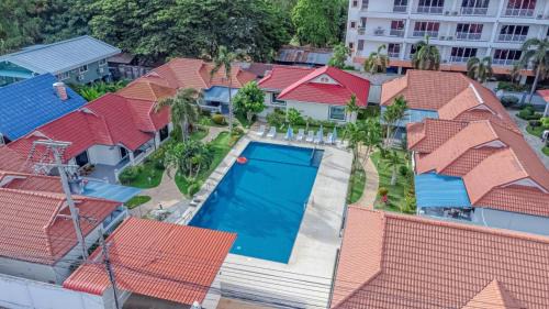 Pratumnak Hill Villa | Resort 6-3BR Huge Pool, BBQ, 300m-Beach, 8 mins to Walking Street