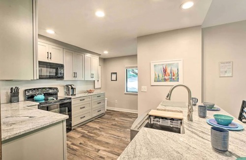 Salem House | Resort Access - Lake - Pools -Pickleball - Gym. Spacious townhome for groups