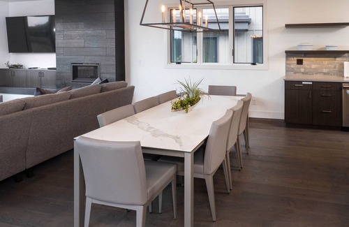 Bend House | Resort amenities ~ mtn, golf views ~ hot tub ~ ample parking ~ concert shuttle