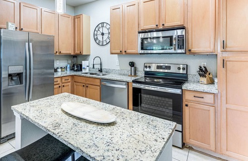 Kissimmee House | Resort Amenities, Screened Lanai: Kissimmee Escape