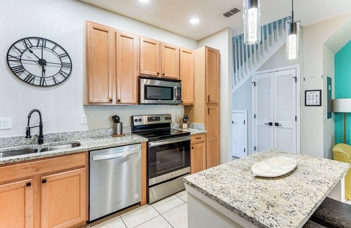 Kissimmee House | Resort Amenities, Screened Lanai: Kissimmee Escape
