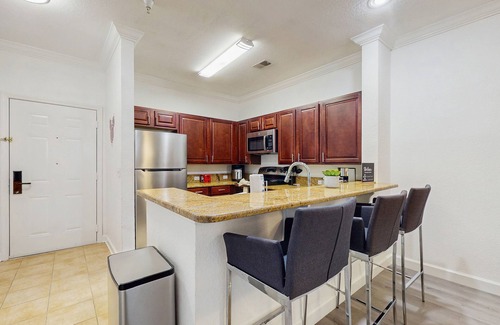 Four Corners Condo | Resort condo with heated pool, gym, BBQ area, patio, W/D, children's pool, AC