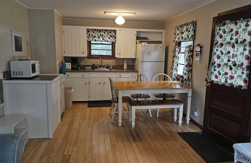 Maple City House | Resort cottage on Big Glen Lake! Kayaks & fire pit!
