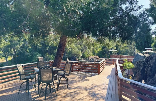 Mariposa House | RESORT FEEL ! POOL, WATERFALL, POND, TREEHOUSE, PIRATE SHIP, HIKING TRAILS