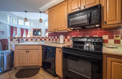 Vernon Condo | Resort | Fireplace | Free Wifi | Pool | Hot Tub | 2nd Floor | 08-24