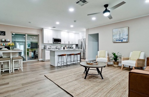 Ballentine Manor Estates House | Resort Home Near Beach + Pool + Golf + Pickleball