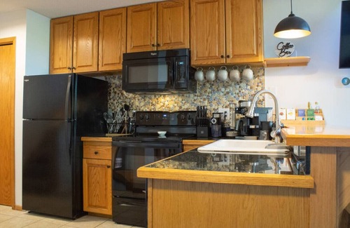 Lutsen Apartment | Resort Hot Tub Pool Gym Ski-in out Fire Pits