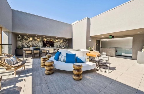 Grantville Apartment | Resort-like 1BR | Skydeck w/Fireplace | Mins to Balboa Park