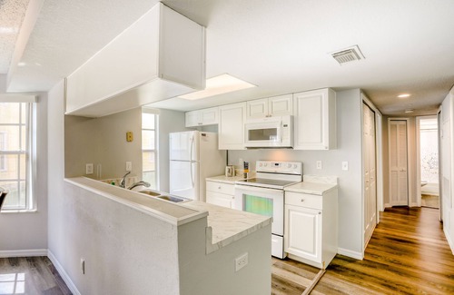 Royal Palm Bay Condo | Resort-like condo with pool, hot tub, tennis, & gym - WiFi, private W/D, Dogs OK