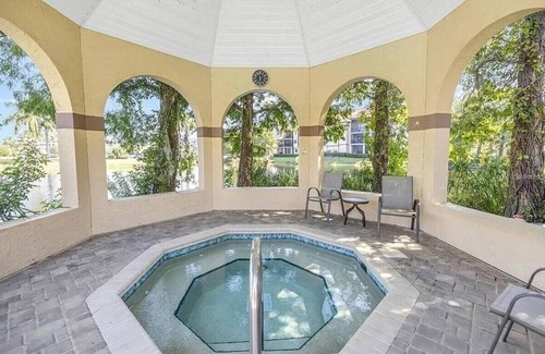 Feather Sound Condo | Resort Living - 3 BR escape in Clearwater/St Pete with all the amenities!
