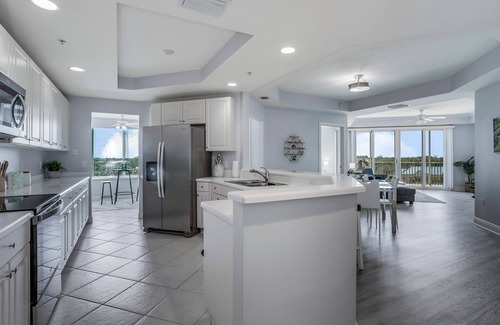 East 1st Street Condo | Resort Living Everyday! 3br-Sunset Views Galore - Riverfront - Historic Downtown