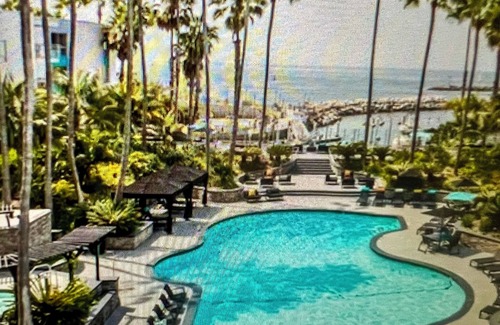 South Redondo Condo | Resort Living-Ocean View-Steps From The Sand!