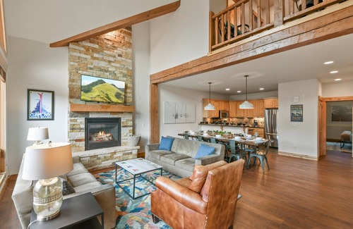 Winter Park House | Resort Luxury Villa 200 I Private Hot Tub I Great Views I Best Price I Discounted Attractions