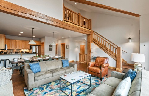 Winter Park House | Resort Luxury Villa 200 I Private Hot Tub I Great Views I Best Price I Discounted Attractions
