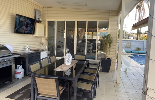 Broken Hill House | Resort on Morgan - Entertainers Paradise | Stunning Pool | Pet & Family Friendly