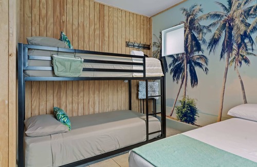 Stockton Hotel | Resort Perks: 7 beds, Bunga.low, full kitchen, deck