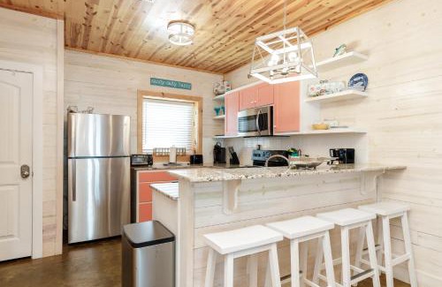 Port Aransas House | Resort Pool & Pet Friendly - Sleeps 9
