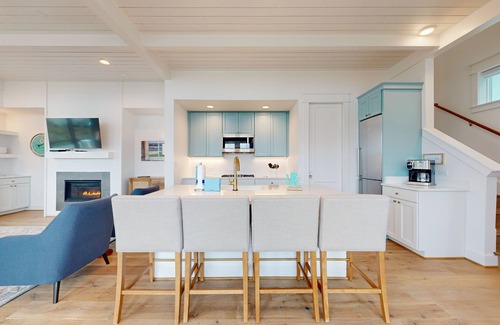 Port Aransas Cottage | Resort Pools, Golf Cart Boardwalk to the Beach