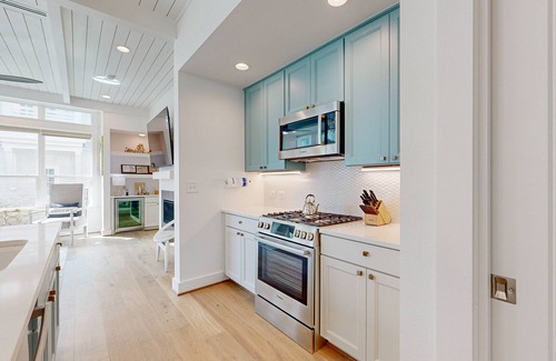 Port Aransas Cabin | Resort Pools, Golf Cart Boardwalk to the Beach