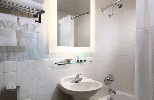 Pacific Beach Hotel | Resort Queens, Catamaran Resort, Elegant Ambiance, Explore Mission Bay