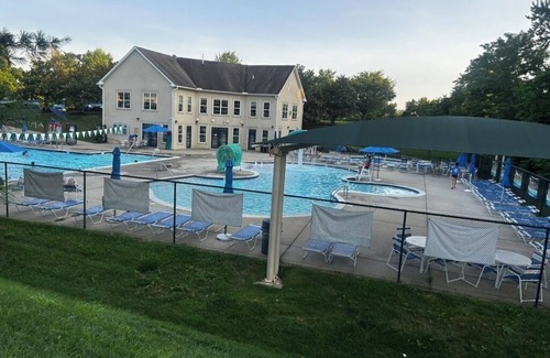Woodstock Apartment | Resort studio apartment with private hot tub, fire pit, gym, and access to pool.