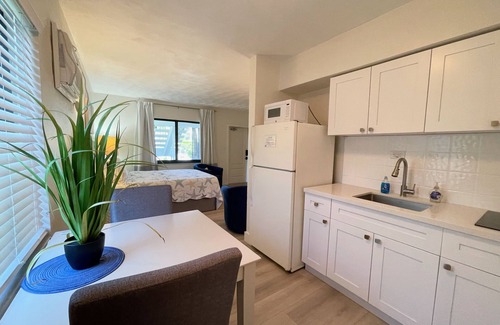 Deerfield Beach Resort | Resort Studio with Full Kitchen & Pool - Walk to Beach