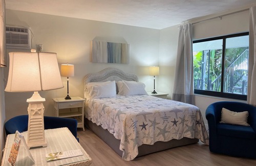 Deerfield Beach Resort | Resort Studio with Full Kitchen & Pool - Walk to Beach