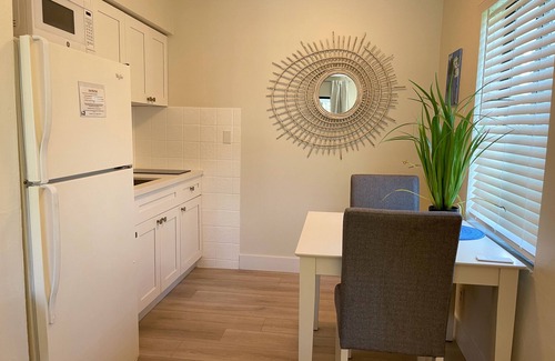 Deerfield Beach Resort | Resort Studio with Full Kitchen & Pool - Walk to Beach