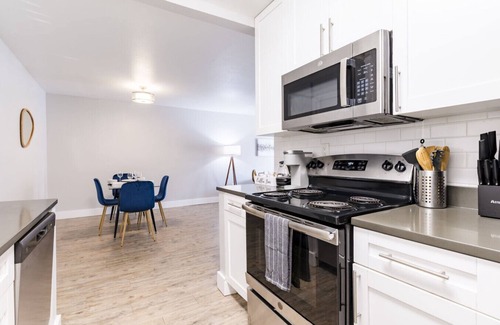 Beach Park Apartment | Resort-Style Amenities | Modern 2BR South Tampa