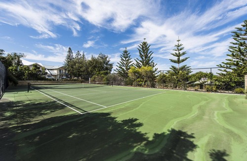 Ledge Point House | Resort-Style Beach Front Accommodation