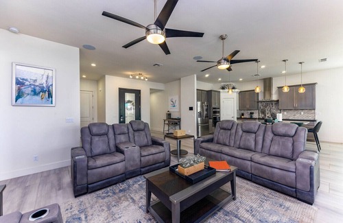 Lake Havasu City House | Resort Style Home | Swim Up Bar | Spa | Firepit