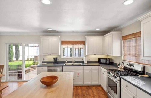 Fire Mountain House | Resort Style Home with Hot Jacuzzi, Relaxing Pool & Patio and Cozy Living Spaces