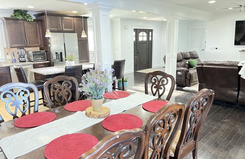 Wallkill House | Resort style house with pool