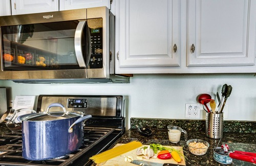 Seven Coves Condo | Resort-Style Lake Conroe Retreat w/Balcony & View
